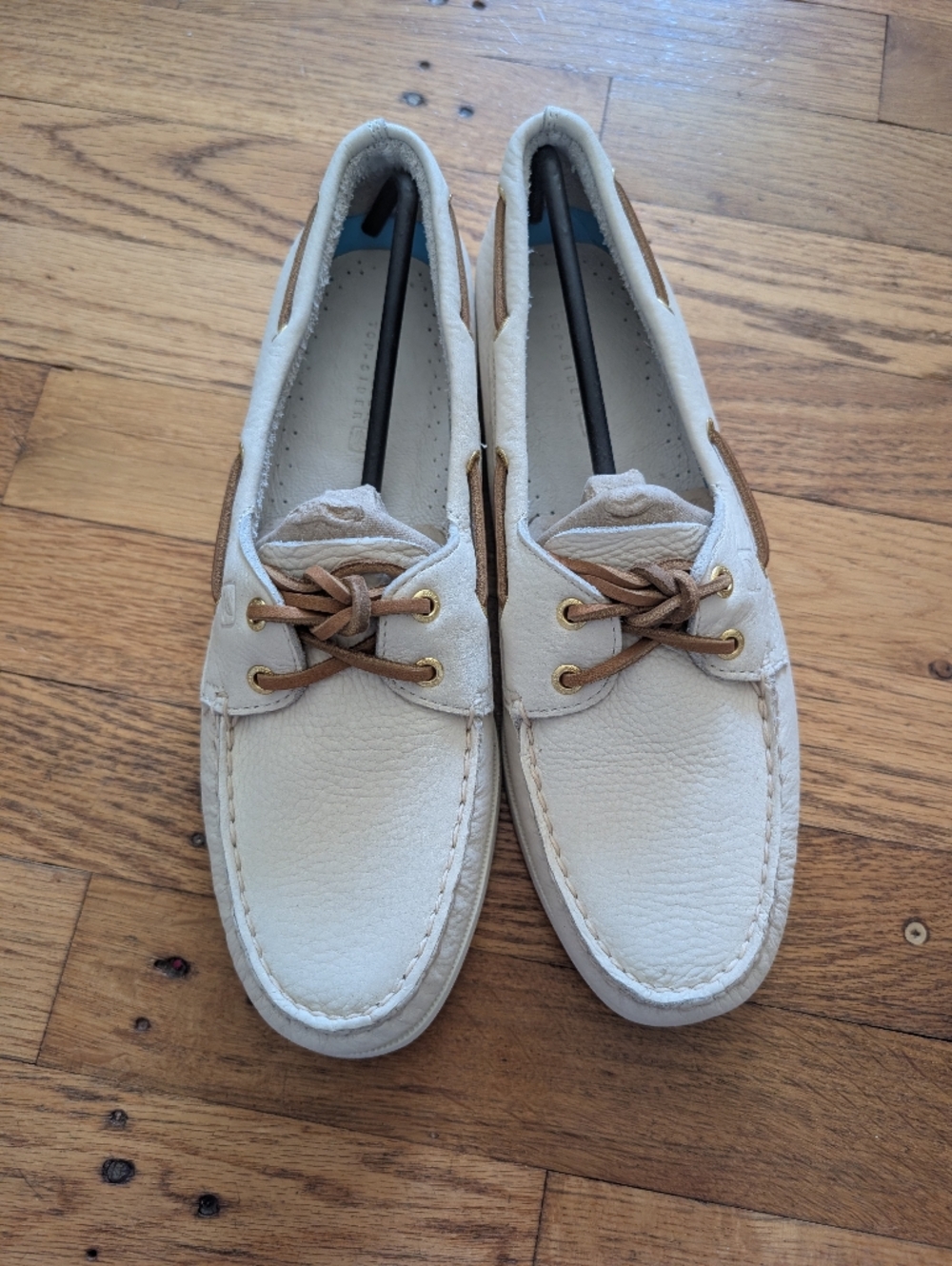 NIB Sperry Leather Boat Shoes with Tan Laces -Ivory